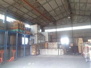 三和運輸の管理倉庫の内部